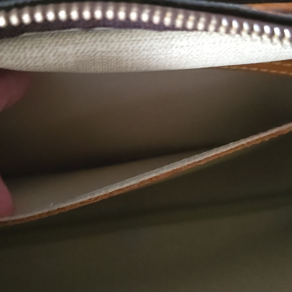 LOUIS VUITTON MONOGRAM  Messenger Bag - Picture 9 of 17